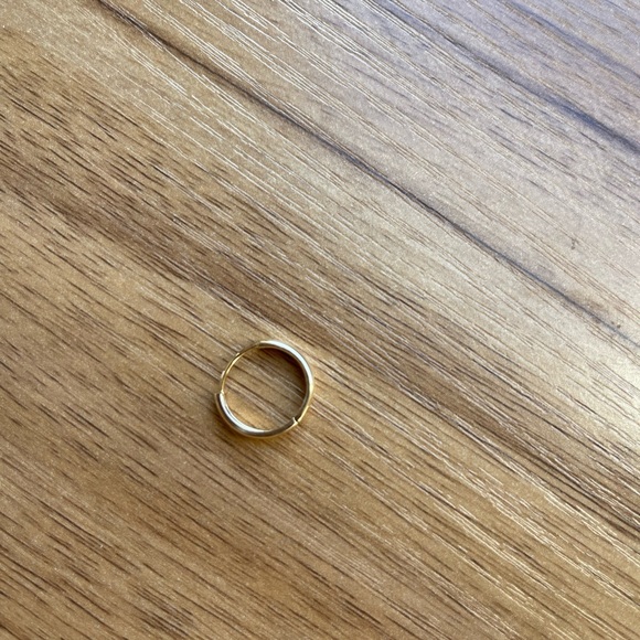 Mejuri 14K Gold Single Bold Small Hoop - Picture 5 of 6